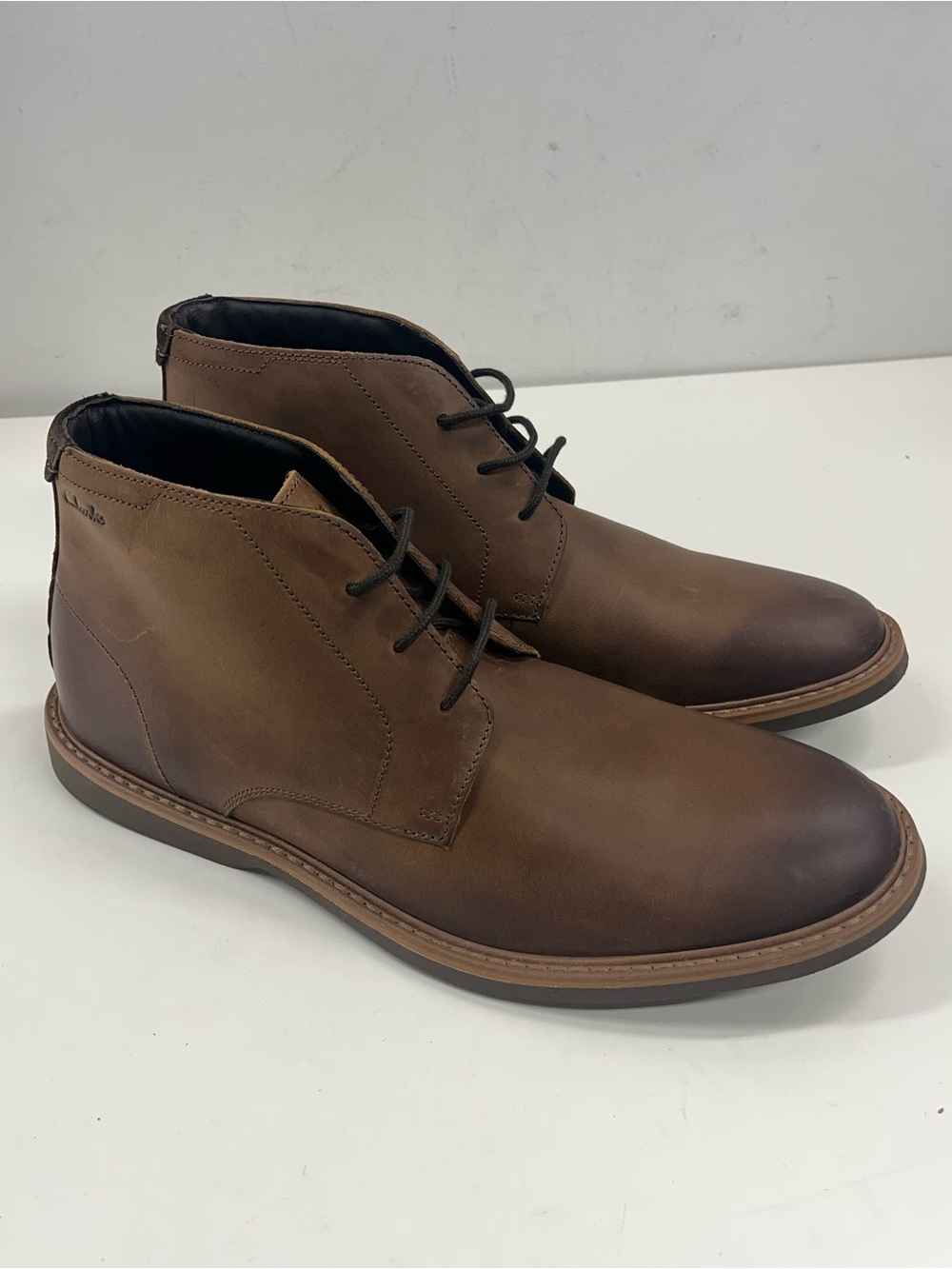 New Clarks Atticus Mid Lace Up Chukka Brown Leather Boot Men's Size 12